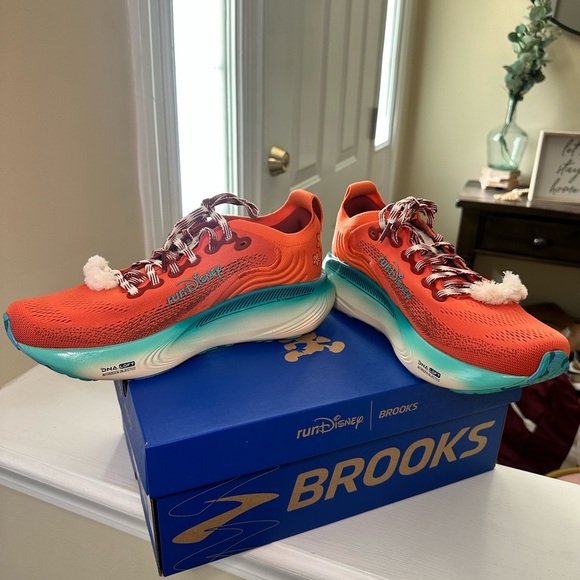 Brooks RunDisney Moana Running Shoes Women Size 8 Adrenaline GTS 25 Limited NIB - Picture 8 of 16